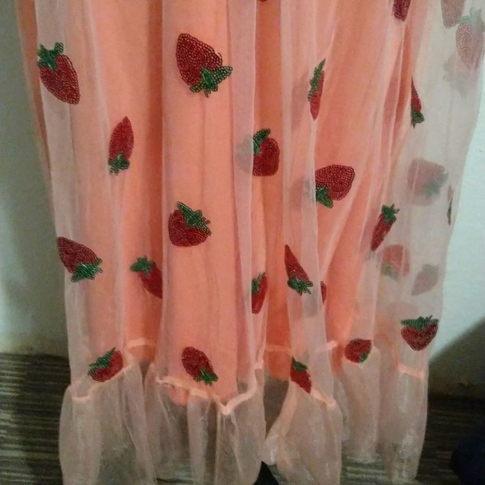 STRAWBERRY 🍓 DELIGHT.....Sexy Sequin Tulle Dress - Picture 5 of 9